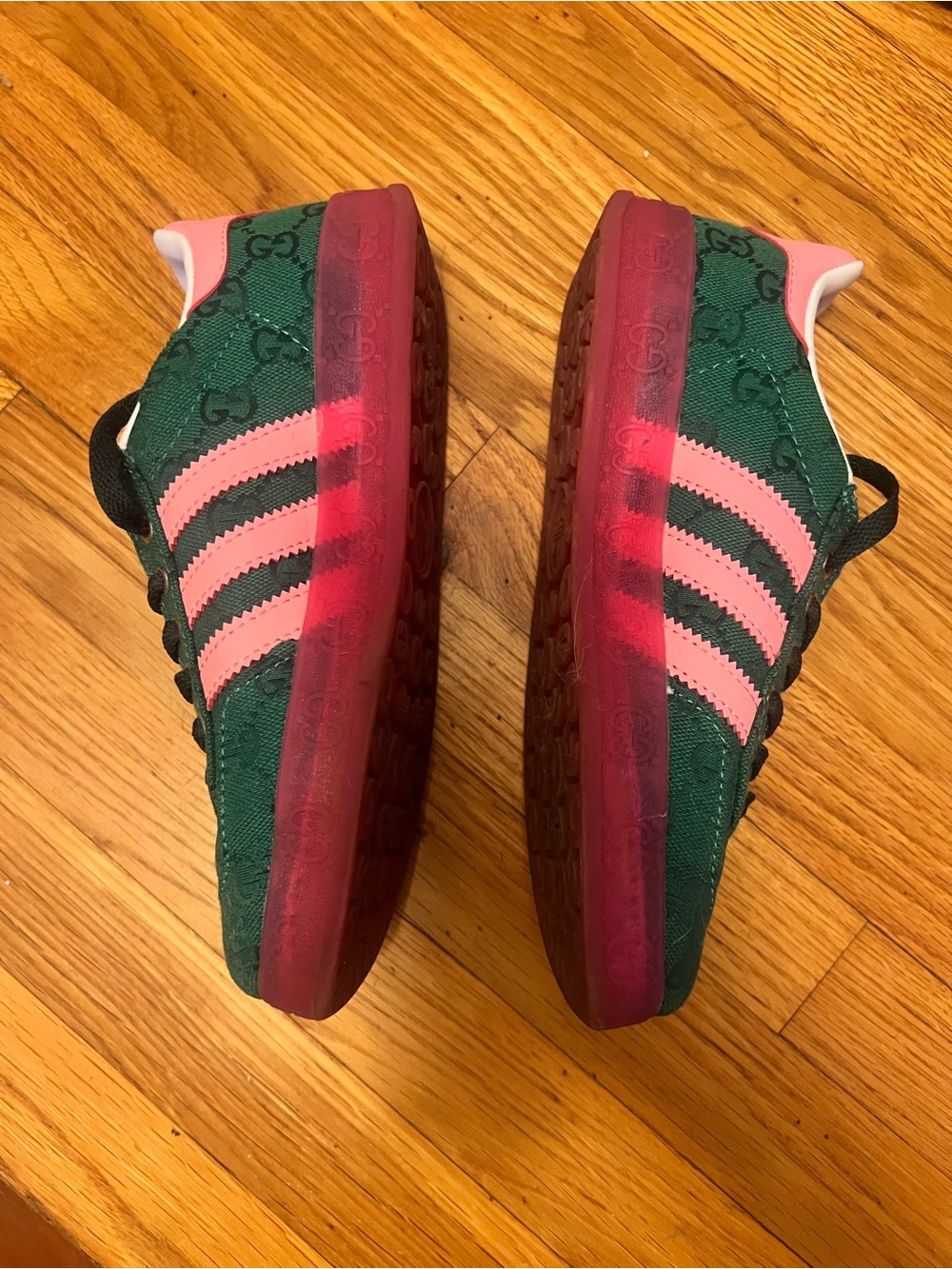 Gucci Green Sneakers with Pink Stripes - Picture 8 of 8